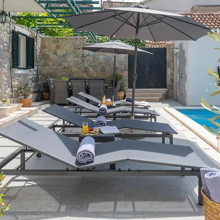 Filipetti In Center, 4 En-suite Bedrooms Charming Stone House, Heated Private Pool, 600m From * Makarska